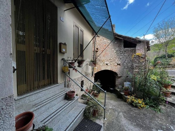 casa indipendente in vendita a Narni