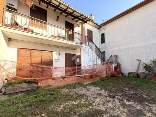casa indipendente in vendita a Narni
