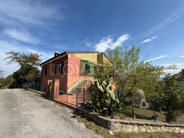 casa indipendente in vendita a Narni