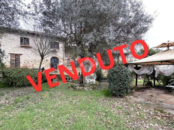 casa indipendente in vendita a Narni
