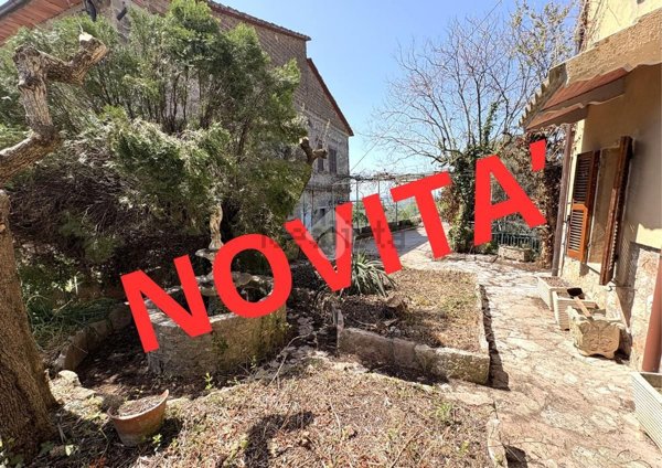 casa semindipendente in vendita a Narni