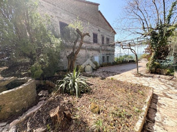 casa indipendente in vendita a Narni