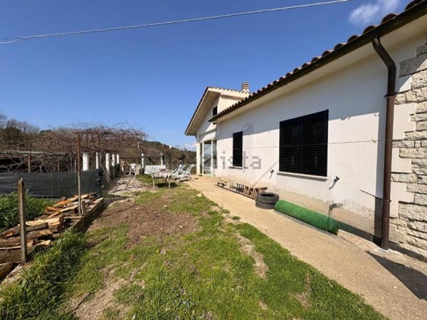 casa indipendente in vendita a Narni