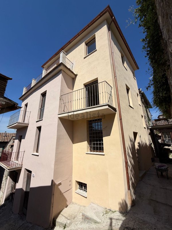 casa indipendente in vendita a Narni