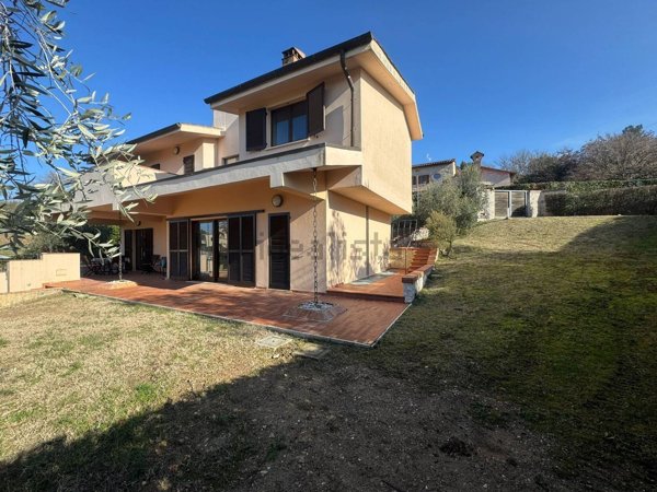 casa indipendente in vendita a Narni