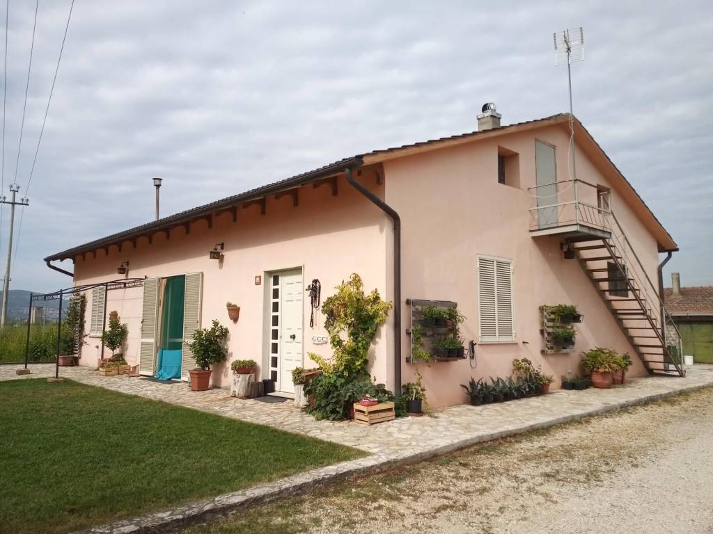 casa indipendente in vendita a Narni