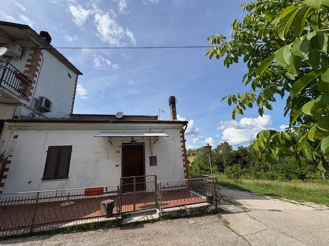 casa indipendente in vendita a Narni