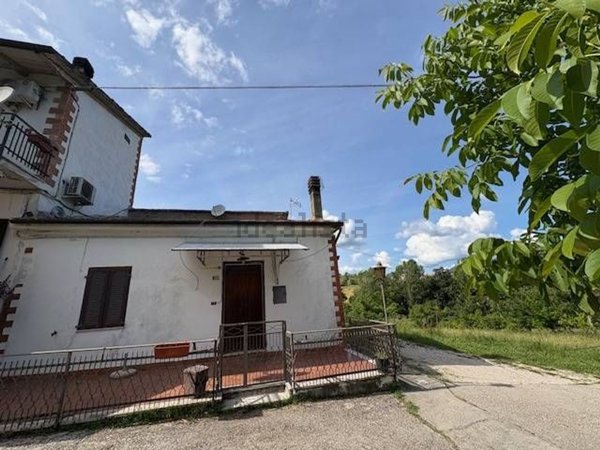 casa semindipendente in vendita a Narni