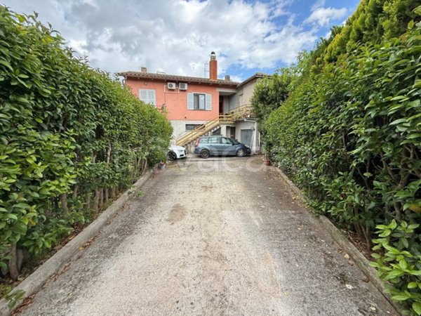 casa indipendente in vendita a Narni