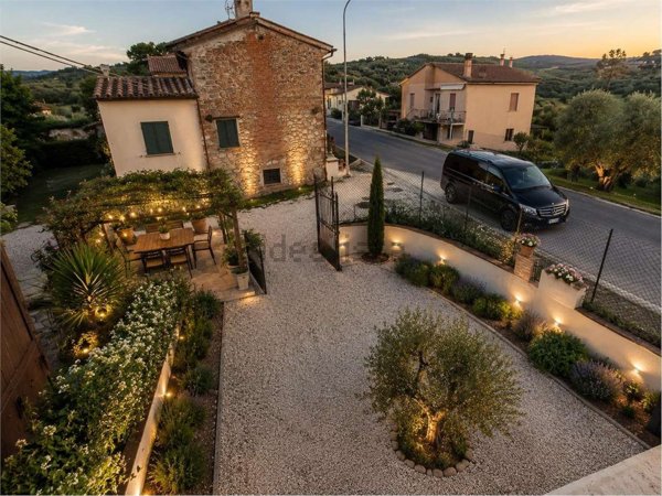 casa indipendente in vendita a Narni