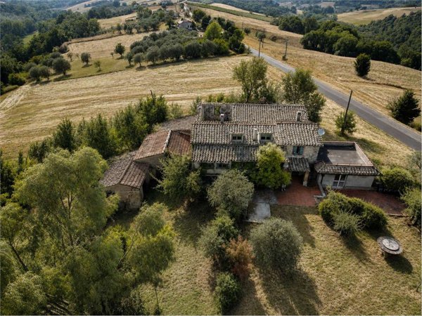 pentavano in vendita a Narni in zona Tre ponti