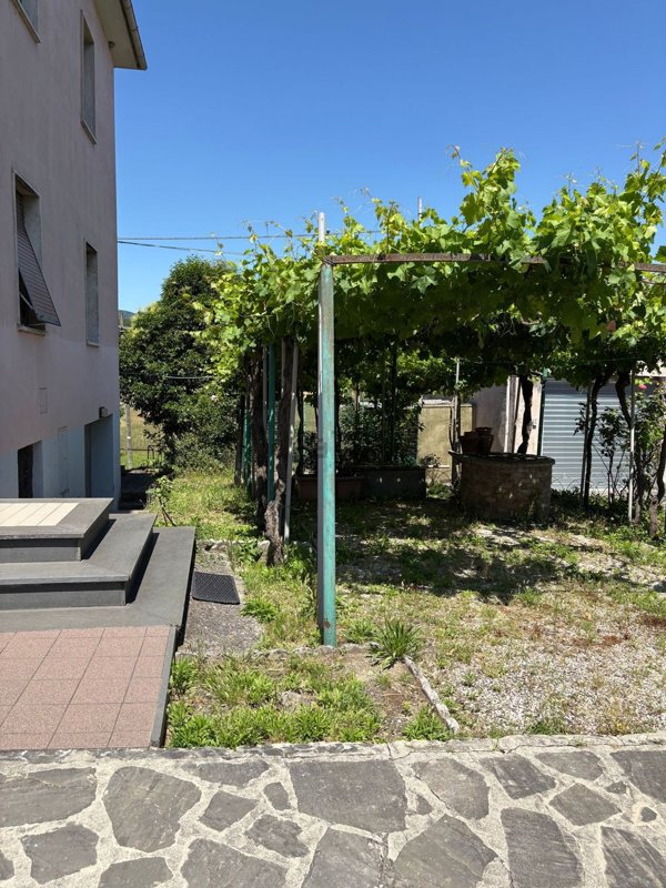 casa indipendente in vendita a Narni in zona Santa Lucia