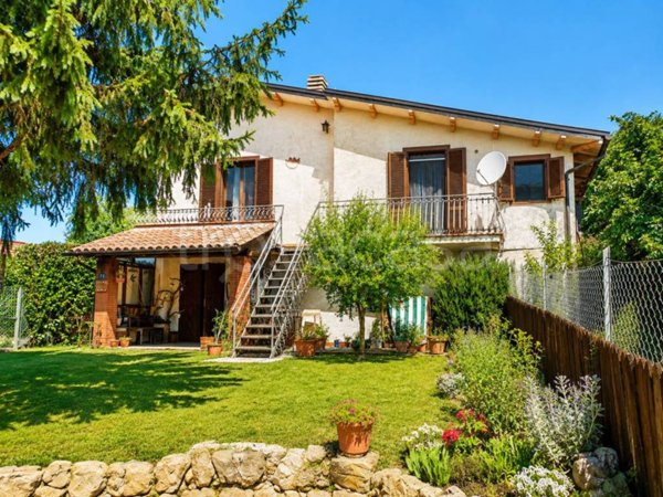 casa indipendente in vendita a Narni