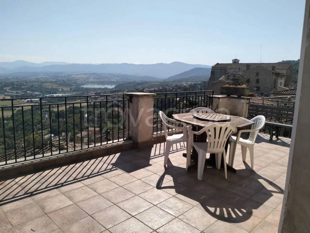 appartamento in vendita a Narni in zona Tre ponti