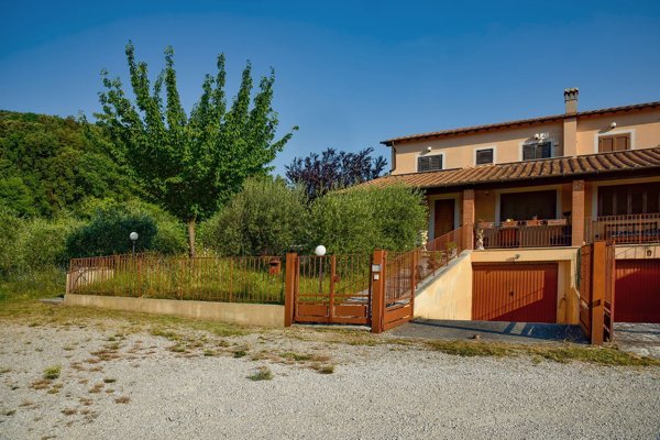 casa indipendente in vendita a Narni