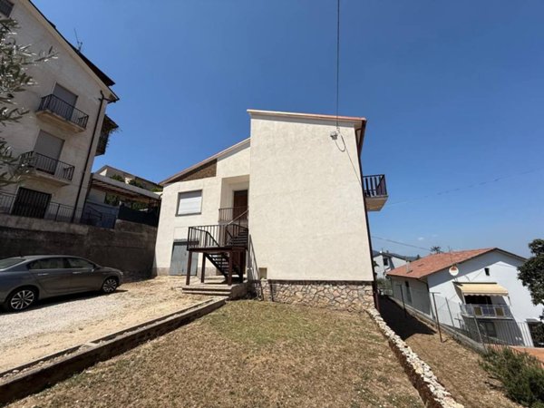 casa indipendente in vendita a Narni in zona Santa Lucia