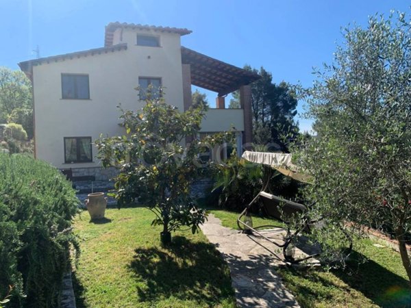 casa indipendente in vendita a Narni