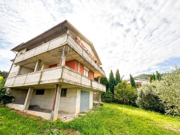 casa indipendente in vendita a Narni in zona Santa Lucia