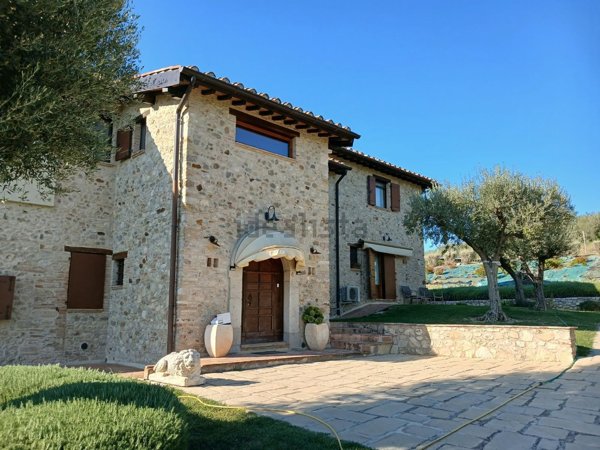 casa indipendente in vendita a Narni