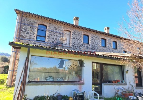 casa indipendente in vendita ad Orvieto in zona Bagni