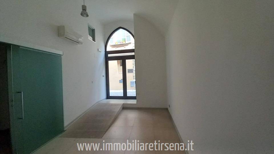 locale commerciale in vendita ad Orvieto in zona Bagni
