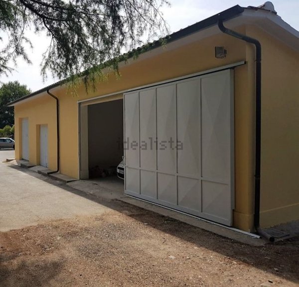 locale di sgombero in vendita ad Orvieto in zona Ciconia