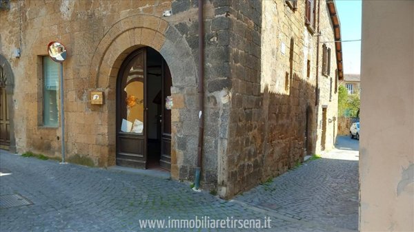 locale commerciale in vendita ad Orvieto