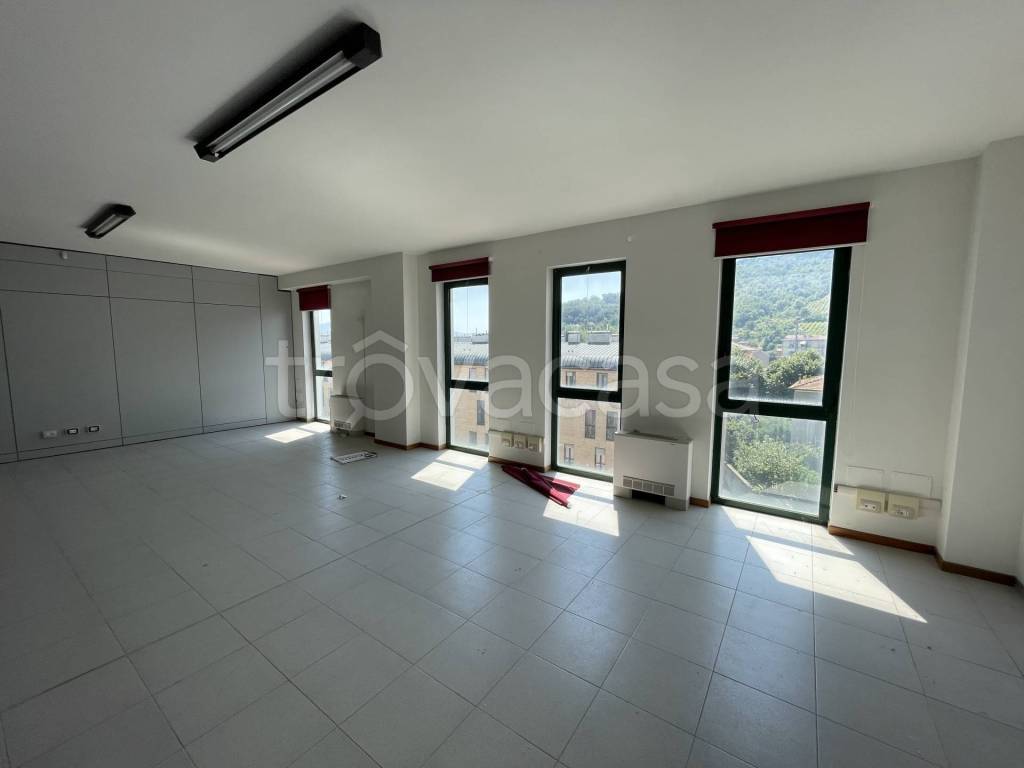 ufficio in vendita ad Orvieto in zona Orvieto Scalo