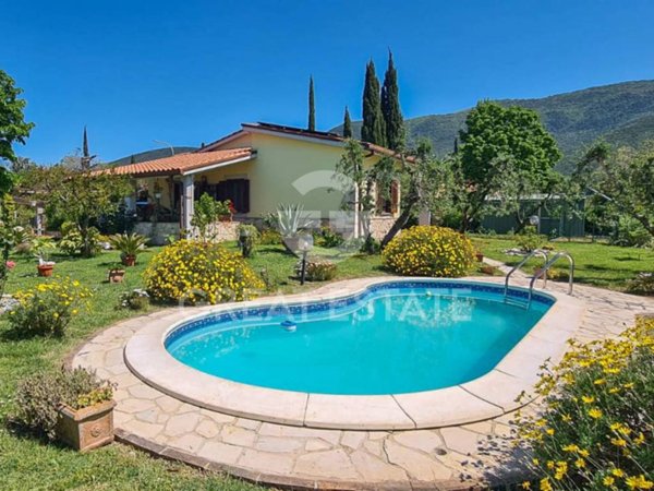 casa indipendente in vendita ad Orvieto in zona Baschi Scalo
