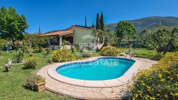 casa indipendente in vendita ad Orvieto in zona Baschi Scalo