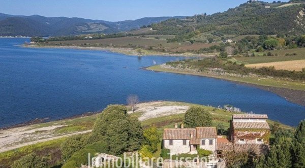 casa indipendente in vendita ad Orvieto in zona Corbara