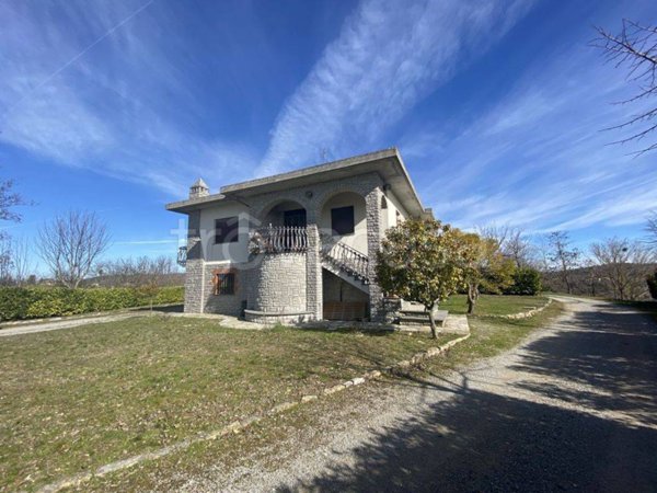 casa indipendente in vendita a Parrano
