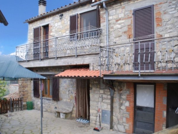 casa indipendente in vendita a Parrano