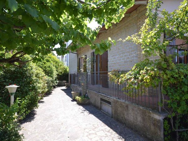 casa indipendente in vendita a Parrano