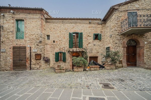 esavano in vendita a Parrano