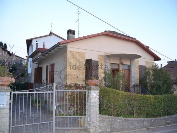casa indipendente in vendita a Parrano
