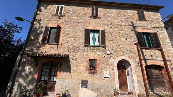 casale in vendita a Parrano in zona Frattaguida