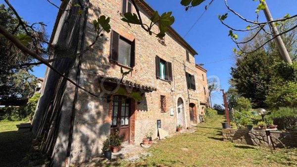 casa indipendente in vendita a Parrano in zona Frattaguida