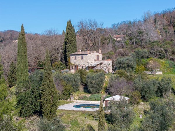 esavano in vendita a Penna in Teverina