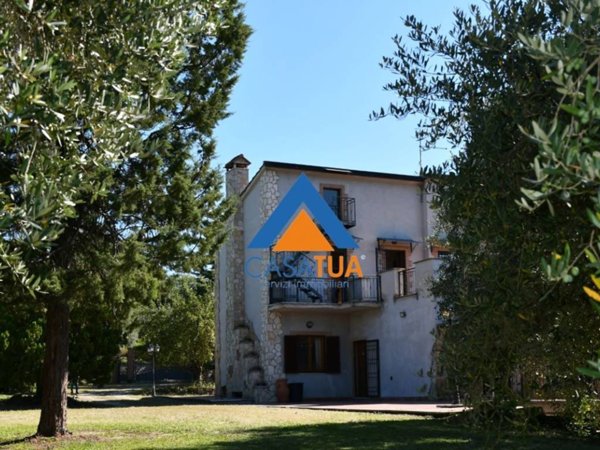 casale in vendita a Penna in Teverina