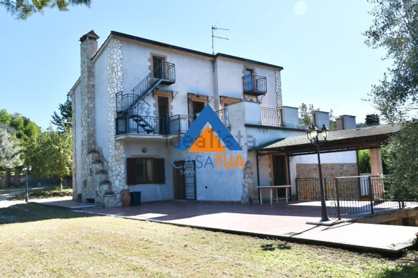 casale in vendita a Penna in Teverina