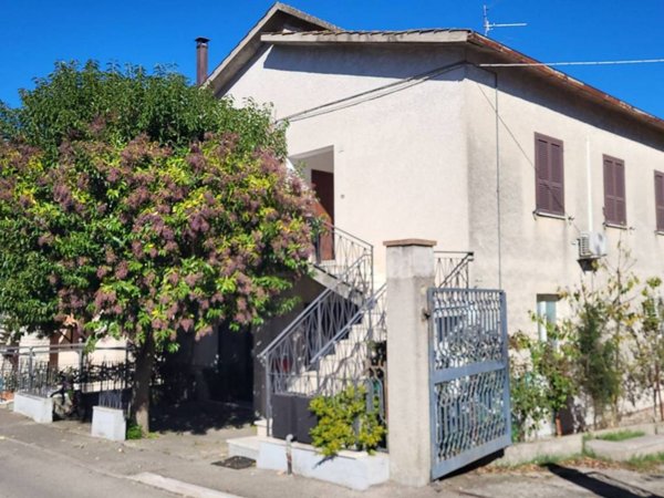 casa indipendente in vendita a Penna in Teverina