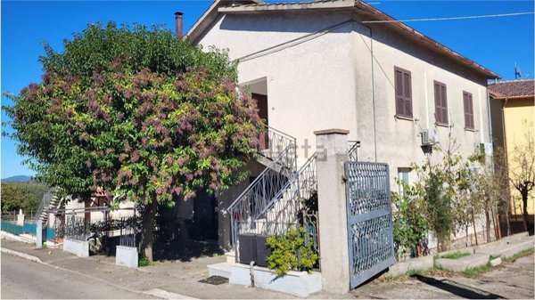 casa indipendente in vendita a Penna in Teverina