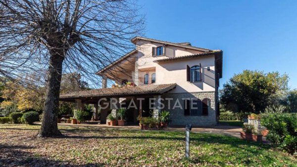 casa indipendente in vendita a Porano