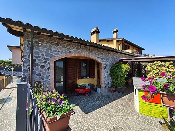 casa indipendente in vendita a Porano