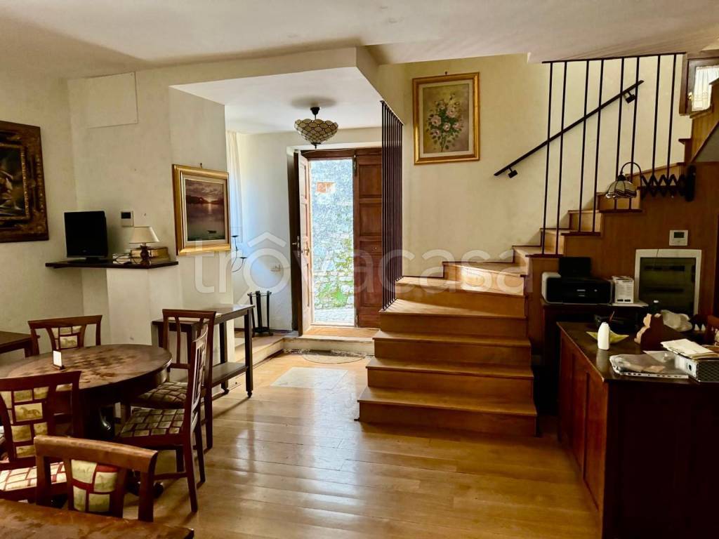 intera palazzina in vendita a San Gemini