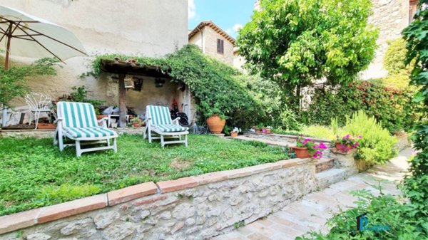 casa indipendente in vendita a San Gemini