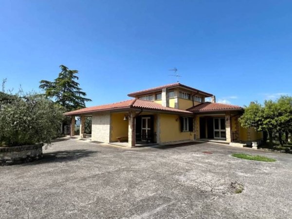 casa indipendente in vendita a San Gemini
