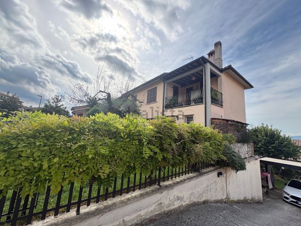 casa indipendente in vendita a San Gemini