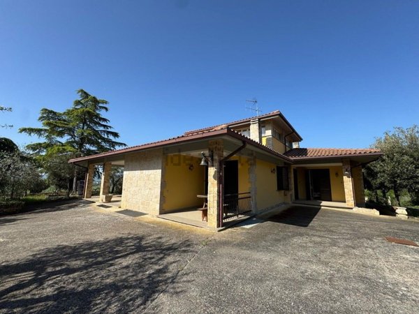 casa indipendente in vendita a San Gemini